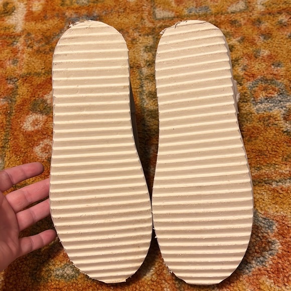 Beige and white wedge bootie size 6 - Picture 4 of 5